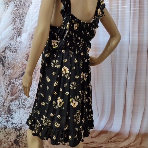 Wild Fable Women's Large Black Floral Ruffle Spaghetti Straps Apron Front Dress - Picture 5 of 8